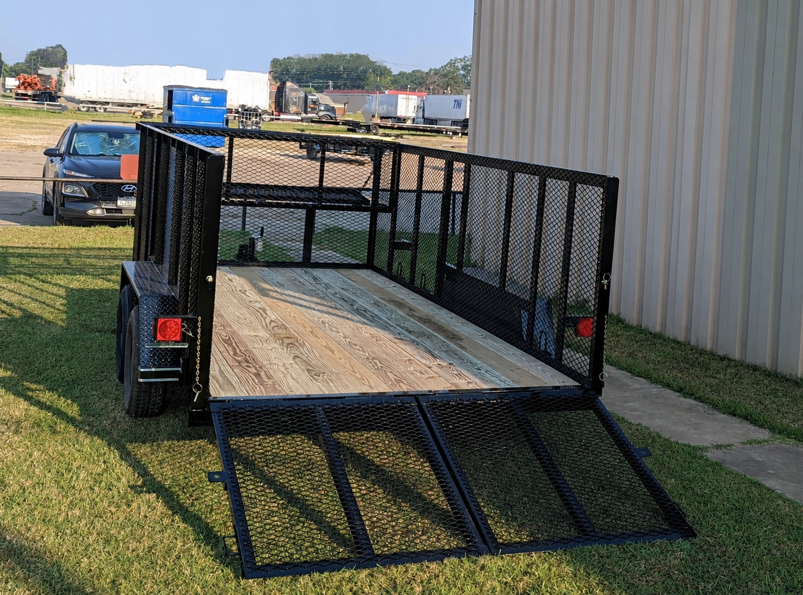 Landscape Wholesale Trailer with Drive Up Ramp Metal